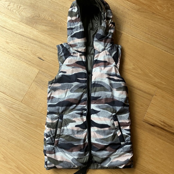 Lululemon the fluffiest reversible vest - Picture 2 of 9